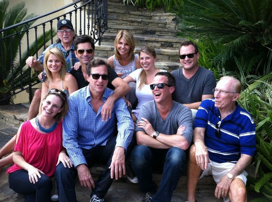 Full House Cast Reunites for 25th Anniversary | E! News