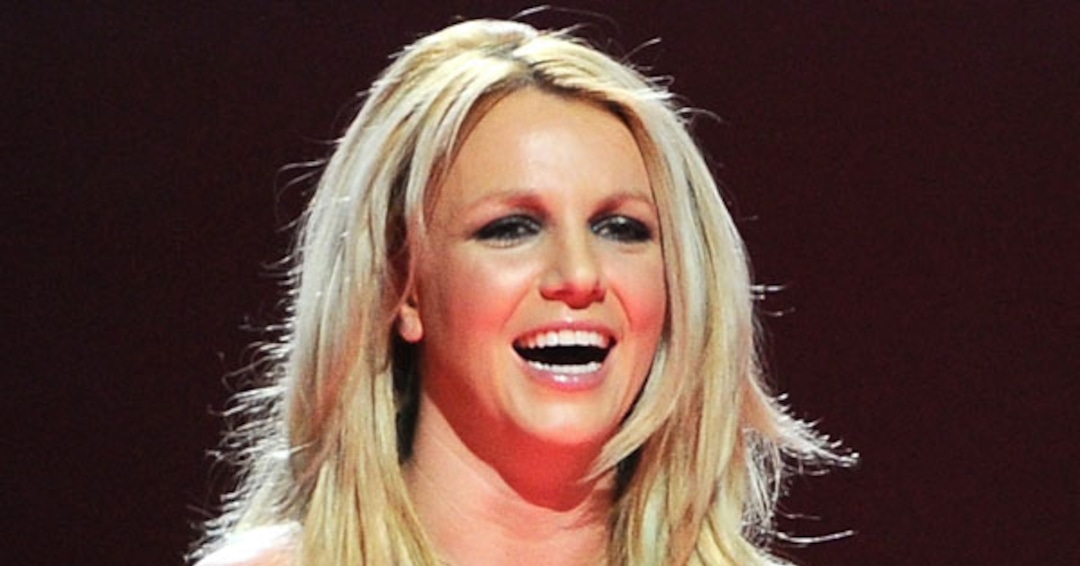 Britney Shows Off Her Rainbow Hair! - E! Online