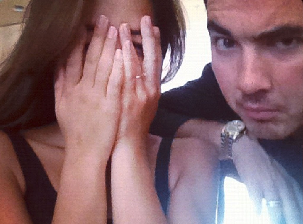 Married to Jonas, Twit Pic