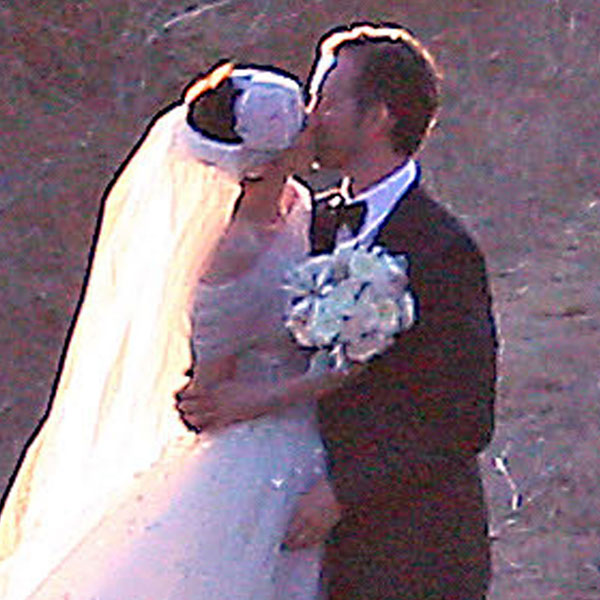 Anne Hathaway s Wedding Dress