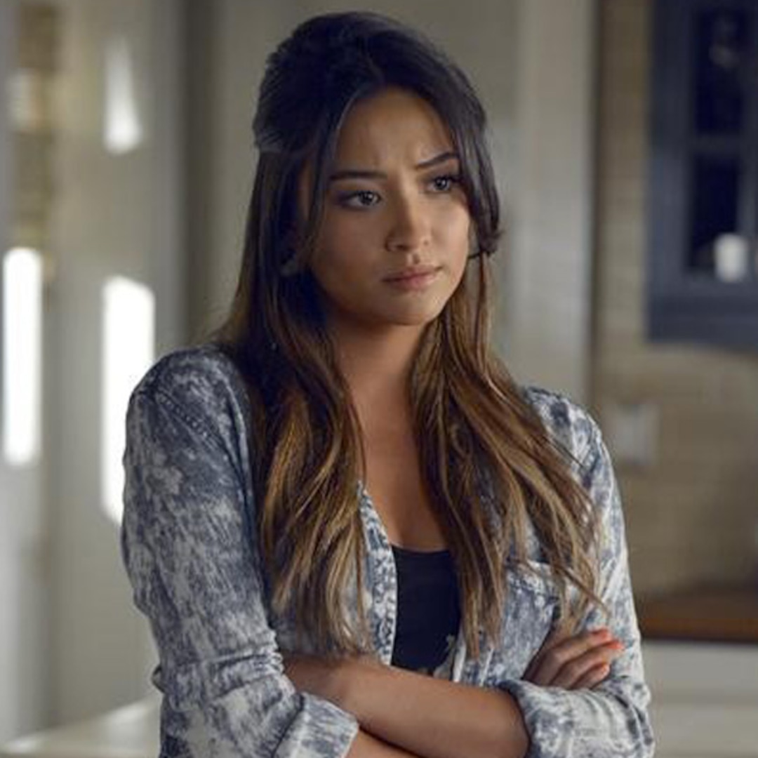 shay mitchell drops pll halloween scoop e online shay mitchell drops pll halloween scoop e online