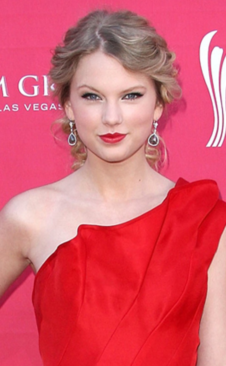 Taylor Swift, Headshot