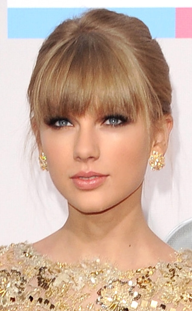 4. Frange fatale from Le top 10 des looks beauté de Taylor Swift | E