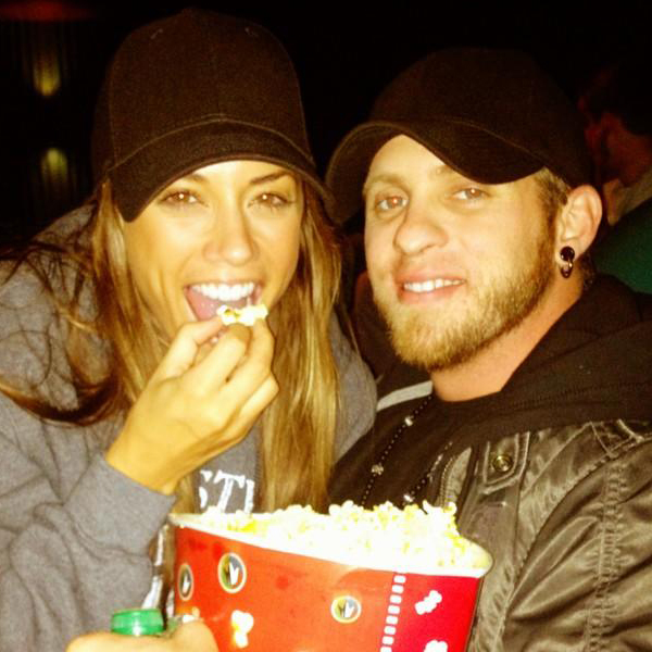 One Tree Hill S Jana Kramer Engaged To Country Singer