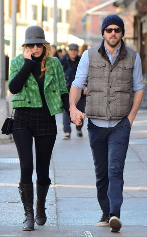 Blake Lively and Ryan Reynolds Hold Hands on Romantic NYC Stroll | E! News