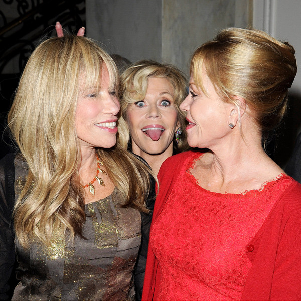 Watch Out! Jane Fonda Delivers Hilarious Photobomb