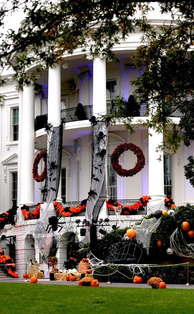 W. Bush and President Obama Celebrate Halloween! E! News