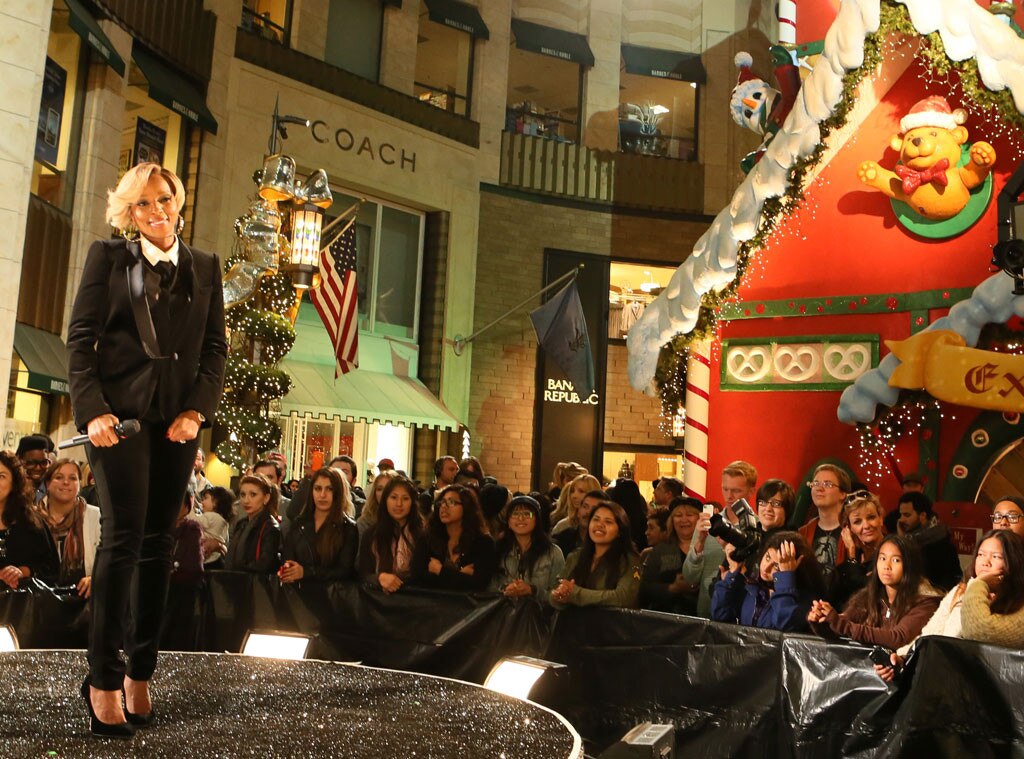 The Grove Christmas Tree Lighting from Party Pics Hollywood E! News