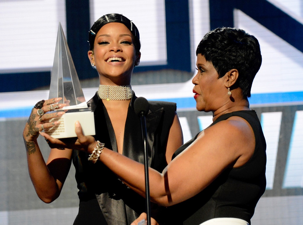 Rihanna, 2013 American Music Awards