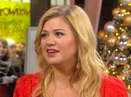 Kelly Clarkson Reveals She's Having a Baby Girl! | E! News