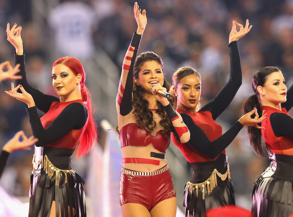 Selena Gomez Performs at Dallas Cowboys Halftime Show! E! Online