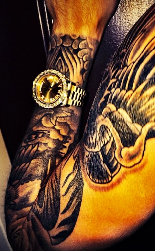 Justin Bieber Debuts New Tattoo—See the Shirtless Pics! | E! News