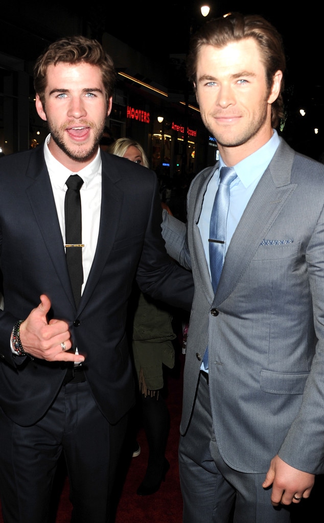 Liam Hemsworth Begleitet Bruder Chris Zu Thor Premiere E Online Deutschland