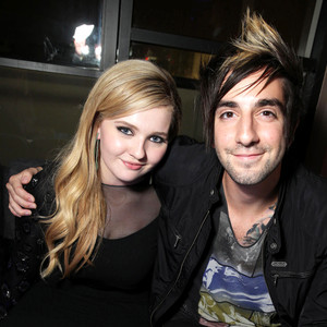 Abigail Breslin 17 Dating 25 Year Old Musician Jack Barakat E News