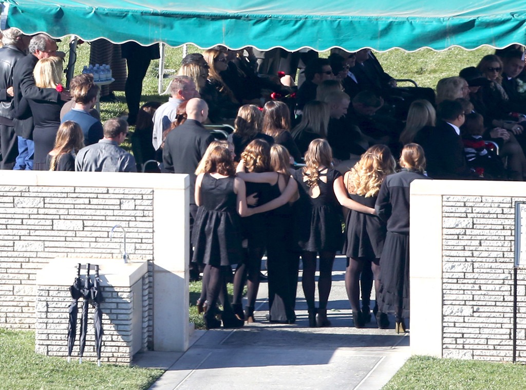 Paul Walker S Funeral Family And Close Friends Say Final Goodbyes