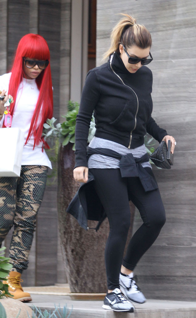Kim Kardashian Flaunts Hourglass Figure on Girls' Day Out!