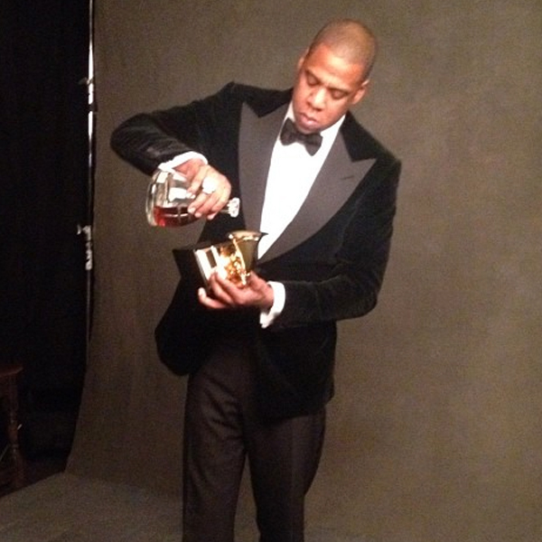 JayZ festeja su Grammy bebiendo de él E! Online Latino MX