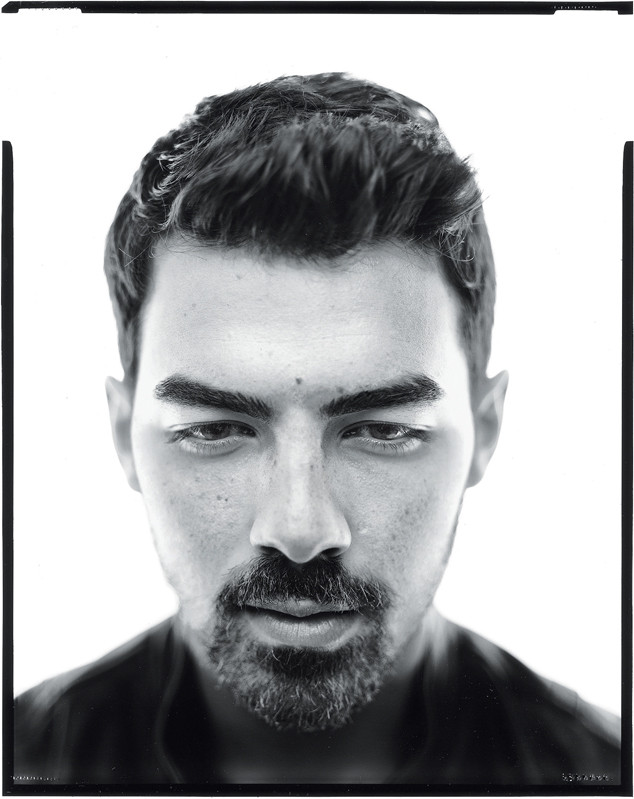 How old is joe jonas image