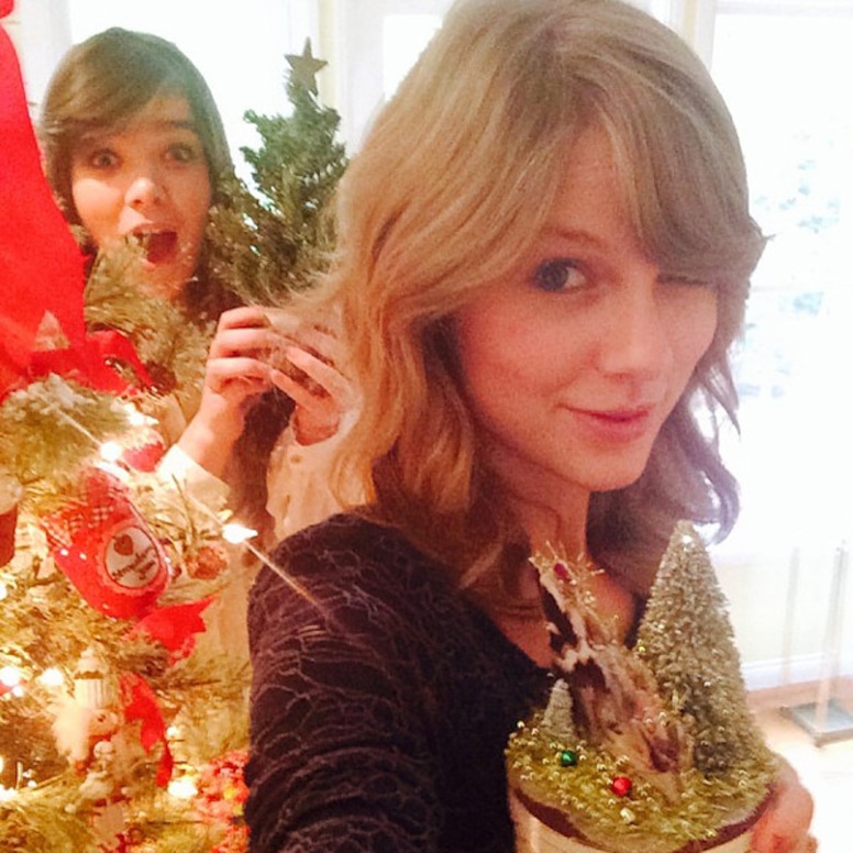 Taylor Swift, Hailee Steinfeld, Christmas, Instagram