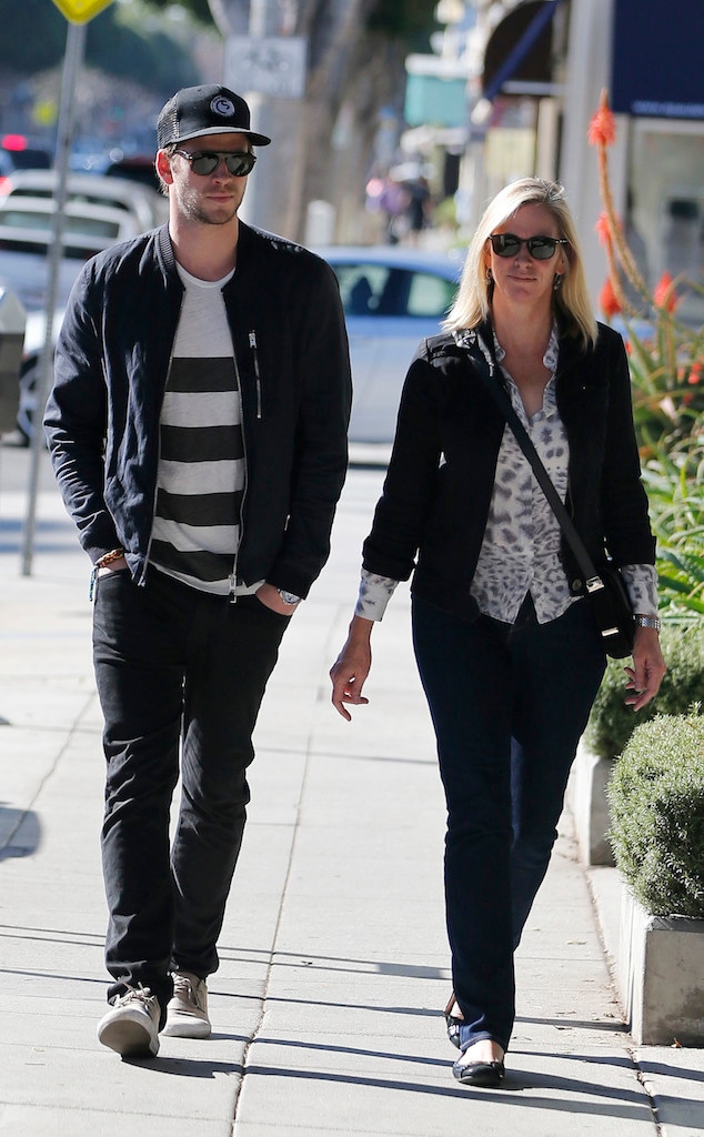 Liam Hemsworth, Mother, Leonie