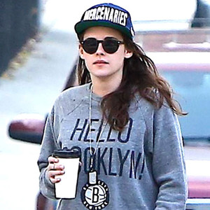 Kristen Stewart Flashes a Smile During Cheerful Coffee Run With Pals ...