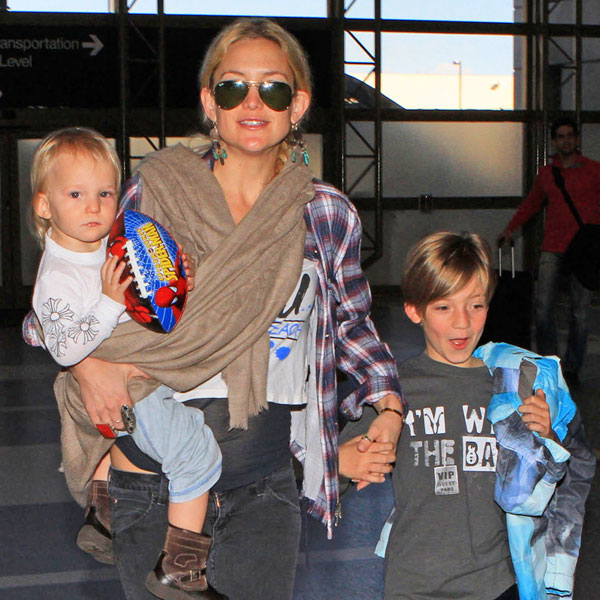 Kate Hudson Looks Chic at LAX, image size:1080x1080