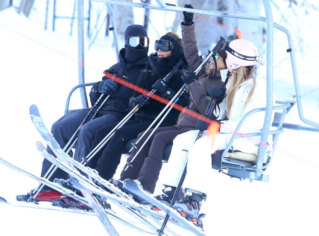 Kim Kardashian, Kourtney Kardashian, Skiing