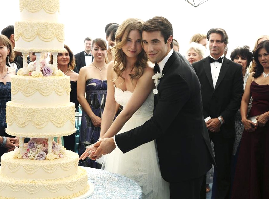 Emily Vancamp, Josh Brolin, Revenge, Wedding