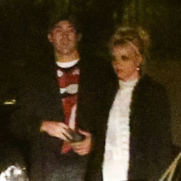 Britney Spears Steps Out With Mystery Man on Valentine's Day - E