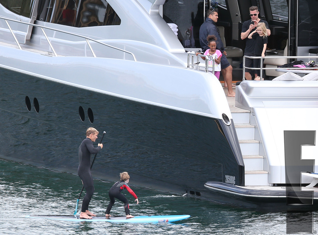 Photo #336778 from Angelina Jolie & Brad Pitt's Family Yacht Outing in ...