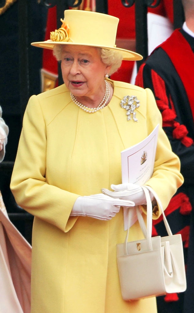 What Does Queen Elizabeth II Carry in Her Purse? | POPSUGAR Celebrity