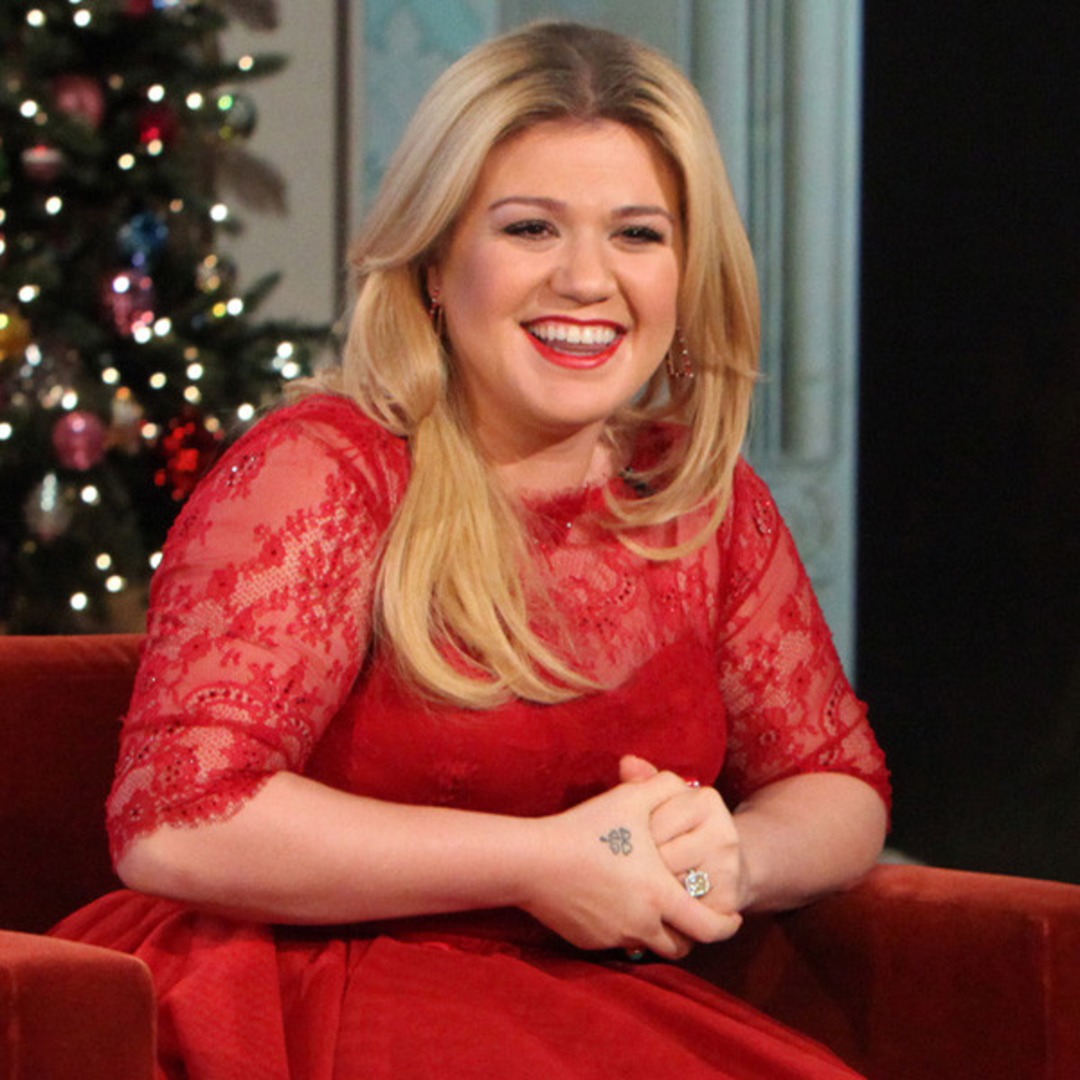 pregnant kelly clarkson vomits 12 times a day e online pregnant kelly clarkson vomits 12 times a day e online