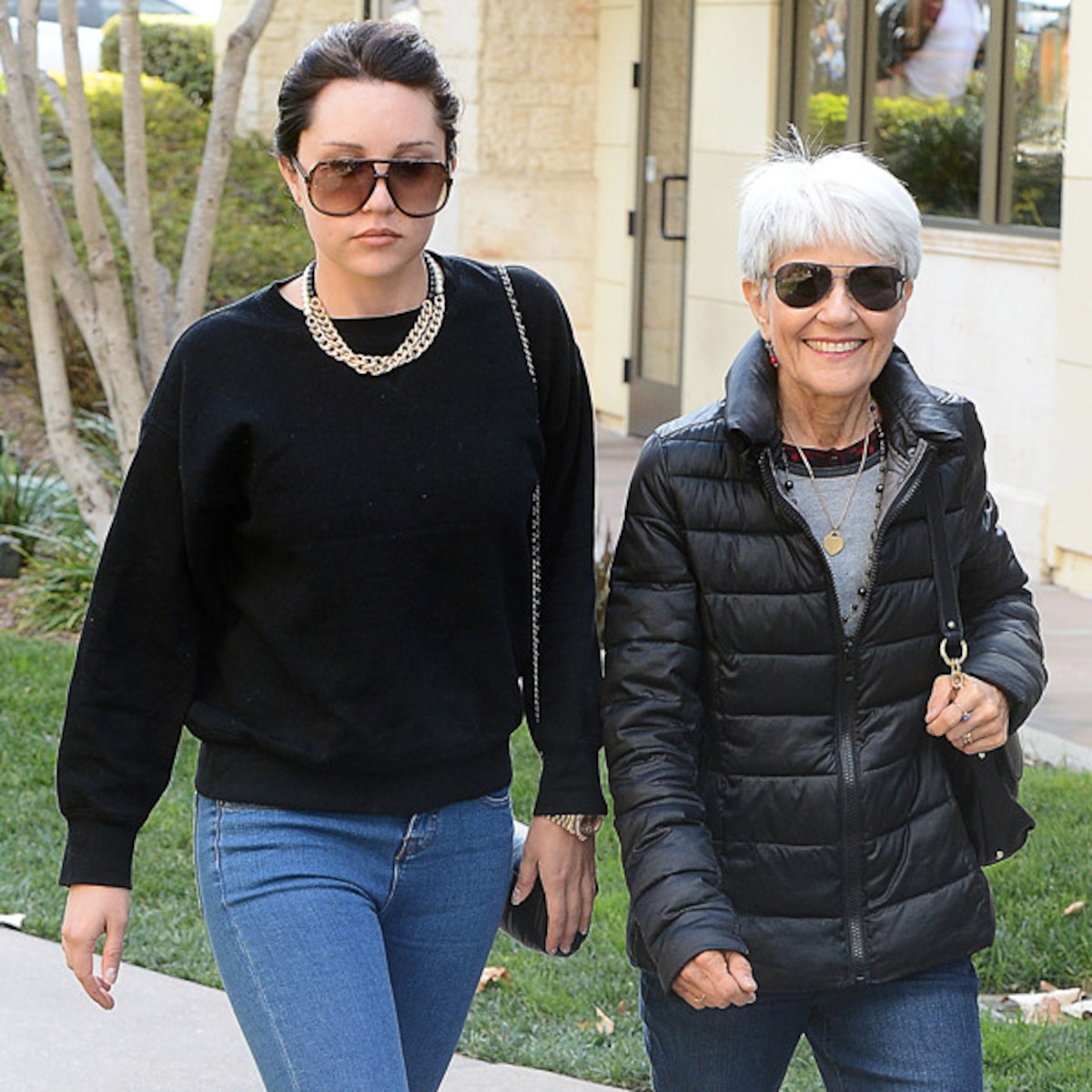 Amanda's Mom Speaks Out After Actress Accuses Her Dad of Sexual Abuse - E! Online