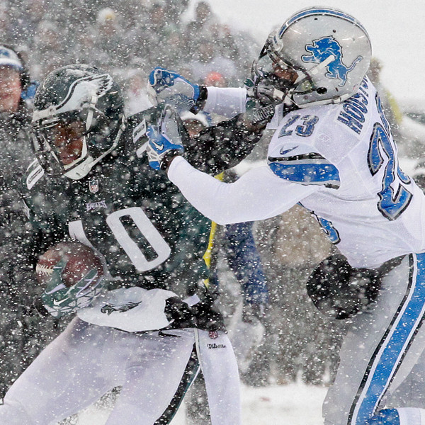 NFL Players in the Snow Equals Comedy Gold E! Online