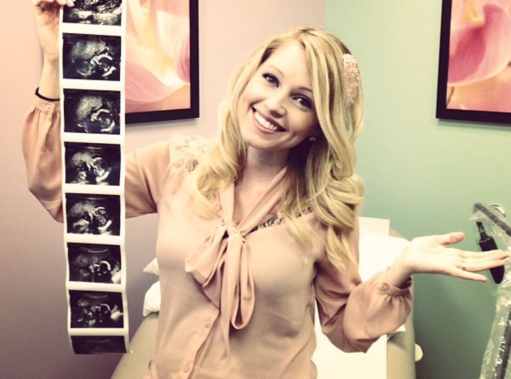 Britney Haynes, Twit Pic