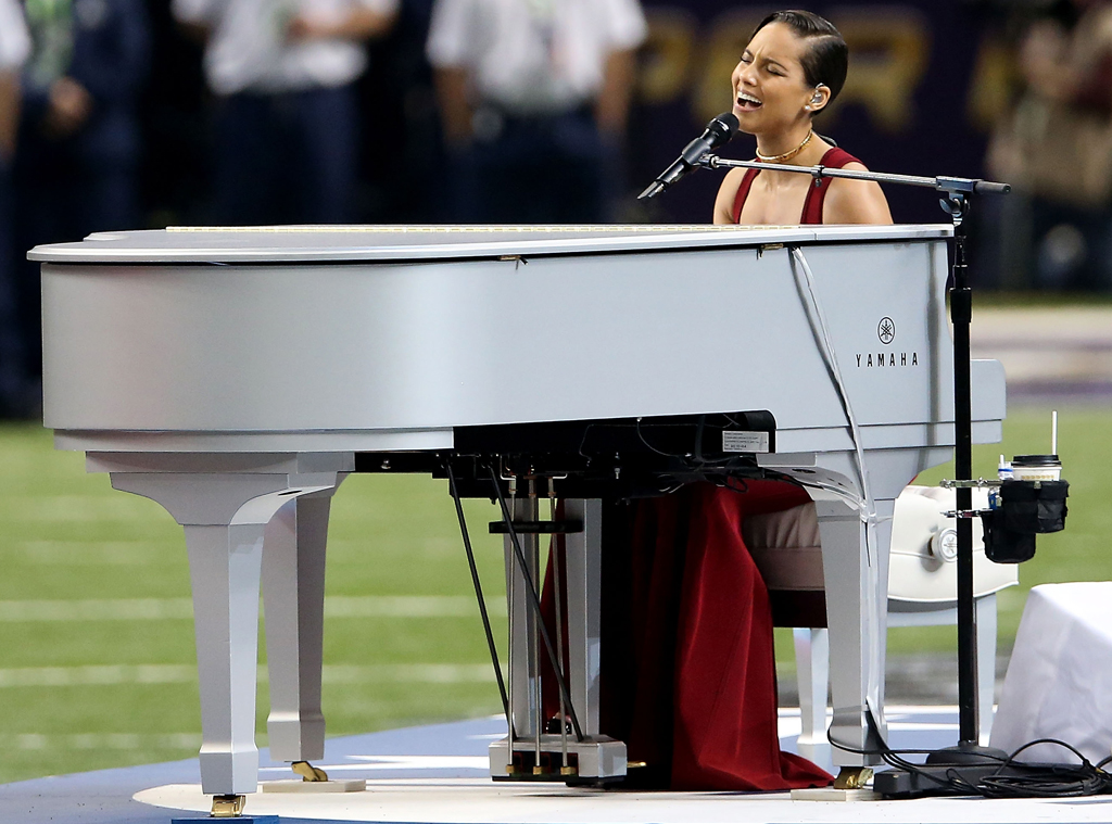 Mickey Guyton's National Anthem Performance Blows Super Bowl Fans Away - E!  Online