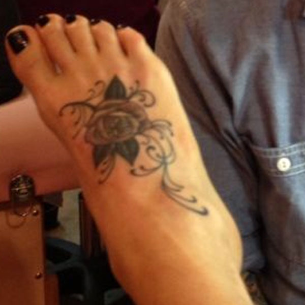 Jenny McCarthy Gets Tattoo on Foot During Super Bowl Blackout