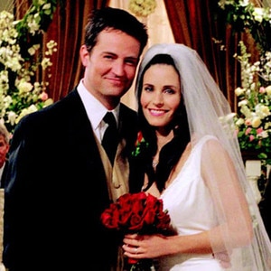 Friends Reunion: Courteney Cox to Guest Star on Matthew Perry's Go On ...