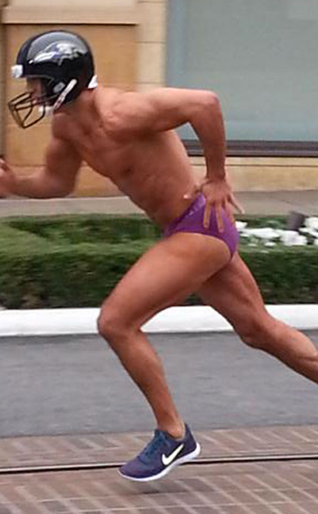 Mario Lopez Runs in his Underwear After Losing Super Bowl Bet