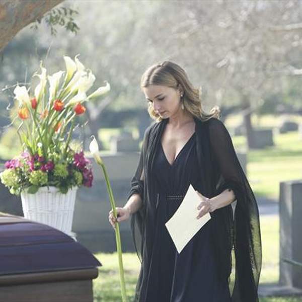 Revenge' Season 3 Winter Finale Recap — Emily Sleeps With