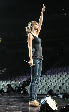 Taylor Swifts Red Tour Rehearsalsee Pics E News