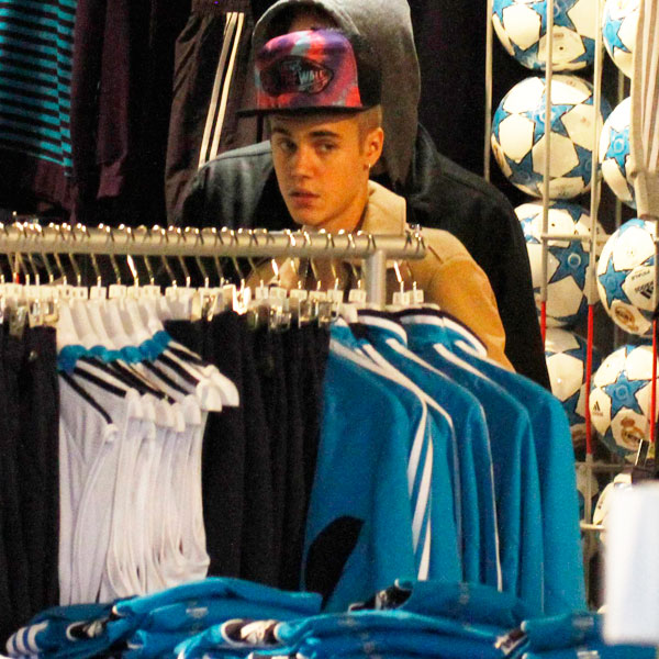 Riet vocaal stel voor Justin Bieber Shops in Santiago Pre-Press Rant - E! Online