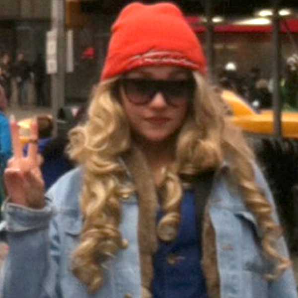 Amanda Bynes Tweets About Tofu, Dating and...Socks?!