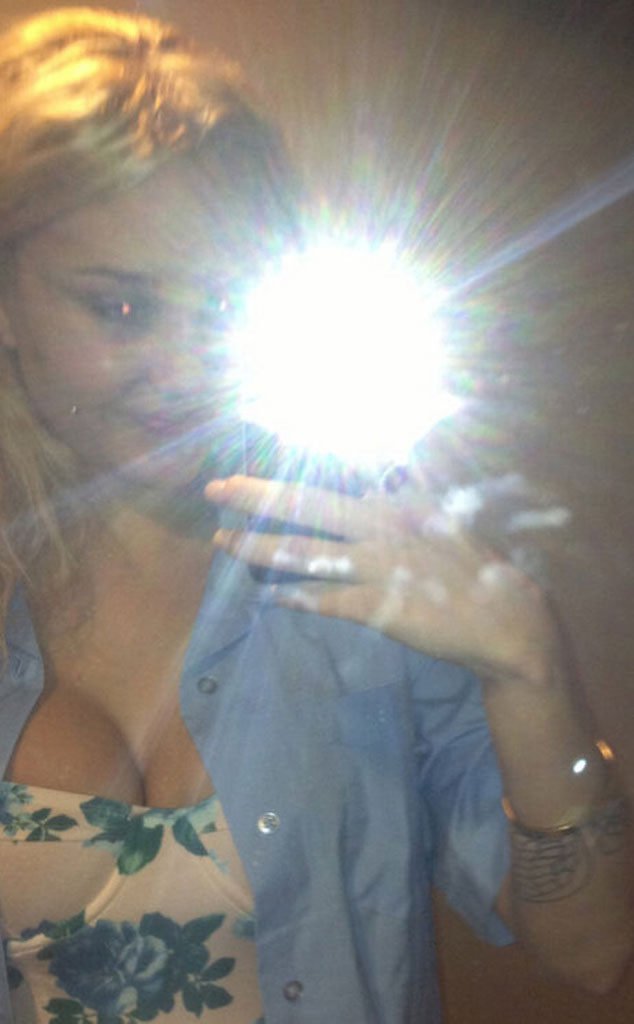 Barely There From Amanda Bynes Sexy Twitpic Selfies E News 