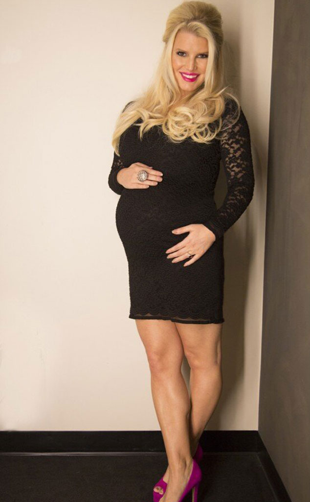 Jessica Simpson Rocks Little Black Maternity Dress E Online