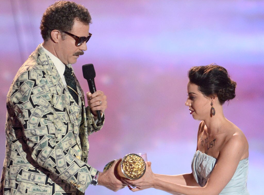 Aubrey Plaza Crashes Will Ferrell s Acceptance Speech