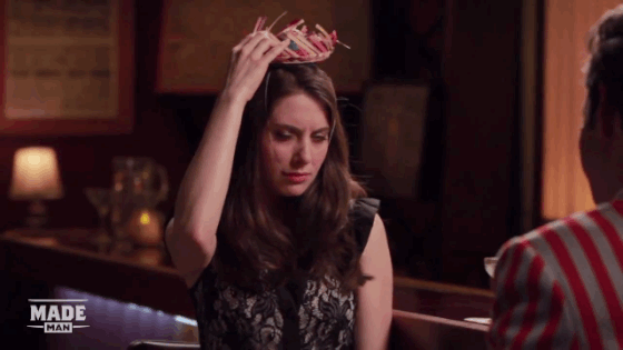 Alison Brie Recreates Grumpy Cat Other Memes E Online Au