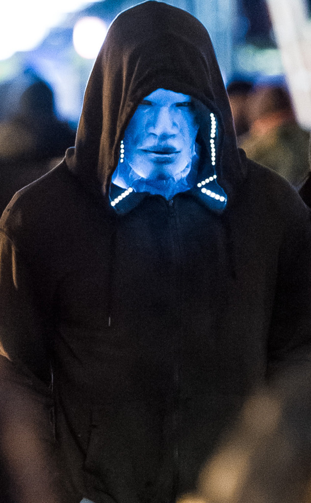 First Pic of Jamie Foxx as Electro Surfaces! - E! Online