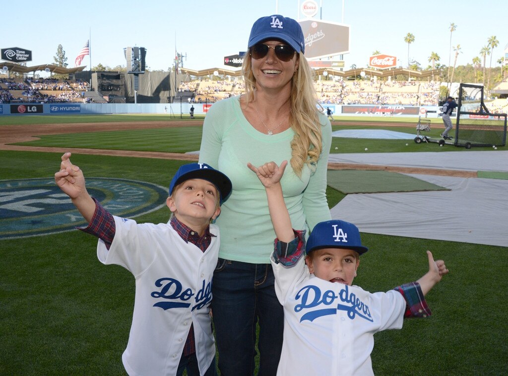 Britney Spears, Sean & Jayden From Celeb Dodgers Fans | E! News