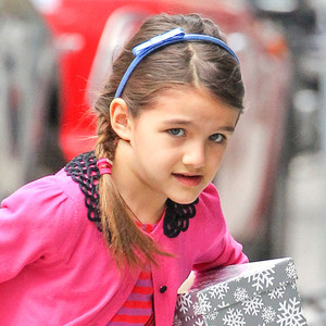 Suri Cruise Runs to Friend's Birthday Party With Gift in Hand | E! News